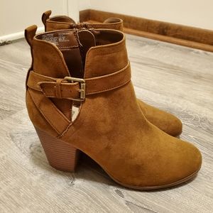 ‼️SOLD‼️ NWOT Cognac Ankle Boots 👢